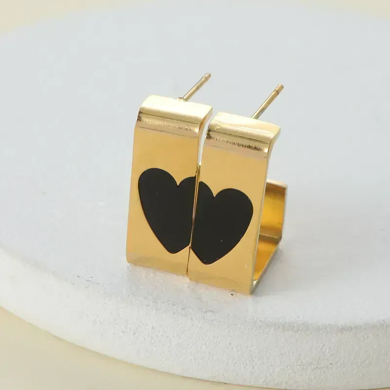 BLACKY || Black heart earrings