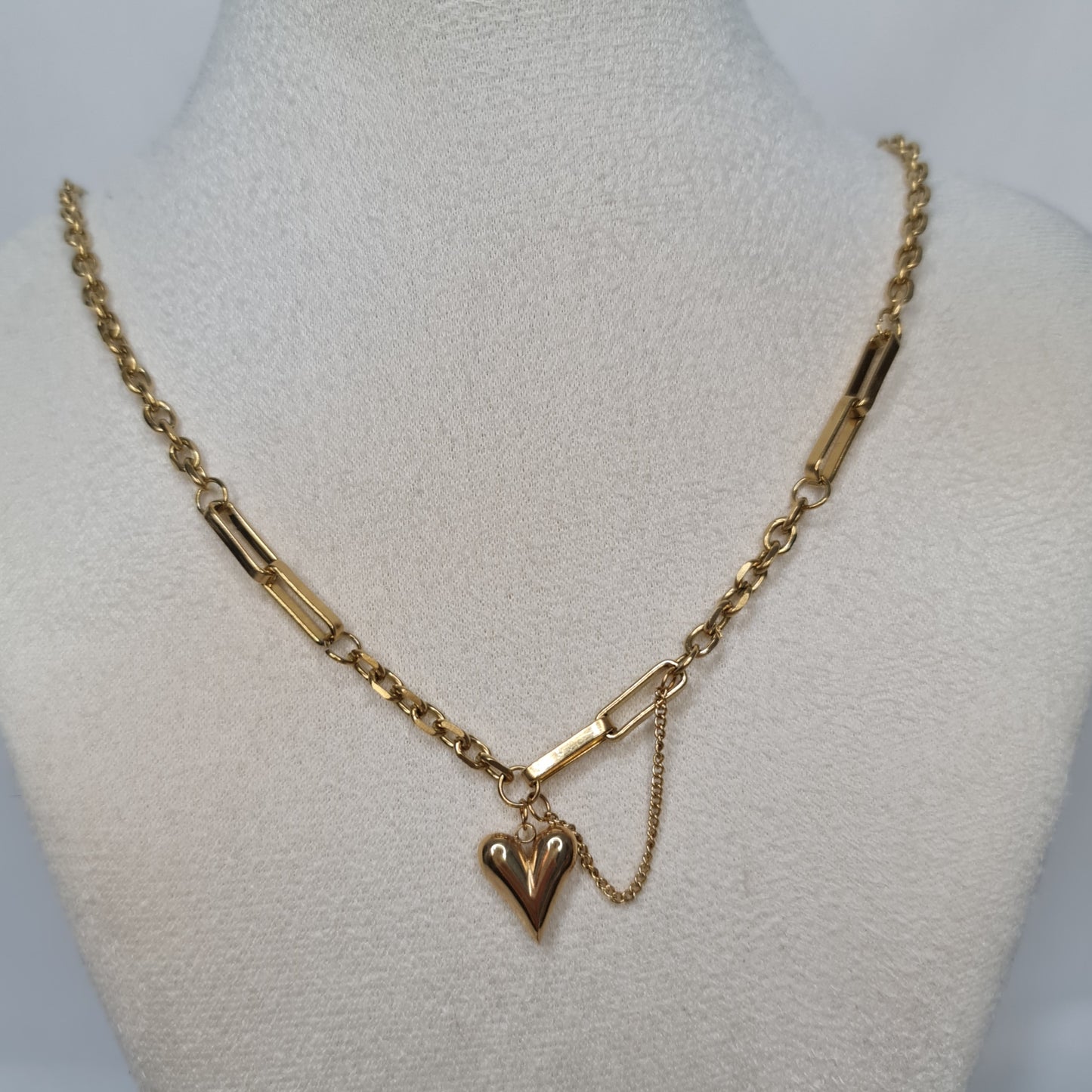 CHLOE || Heart necklace