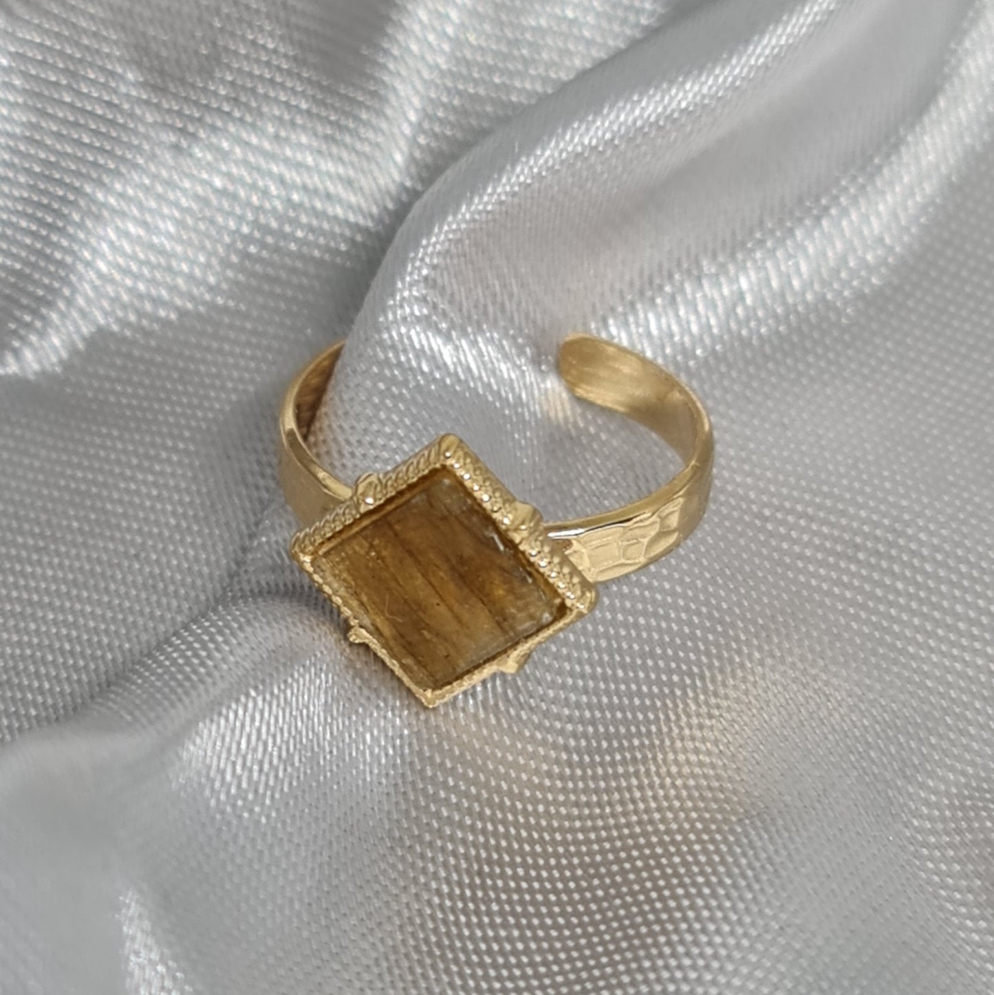 ARI || Anillo piedra