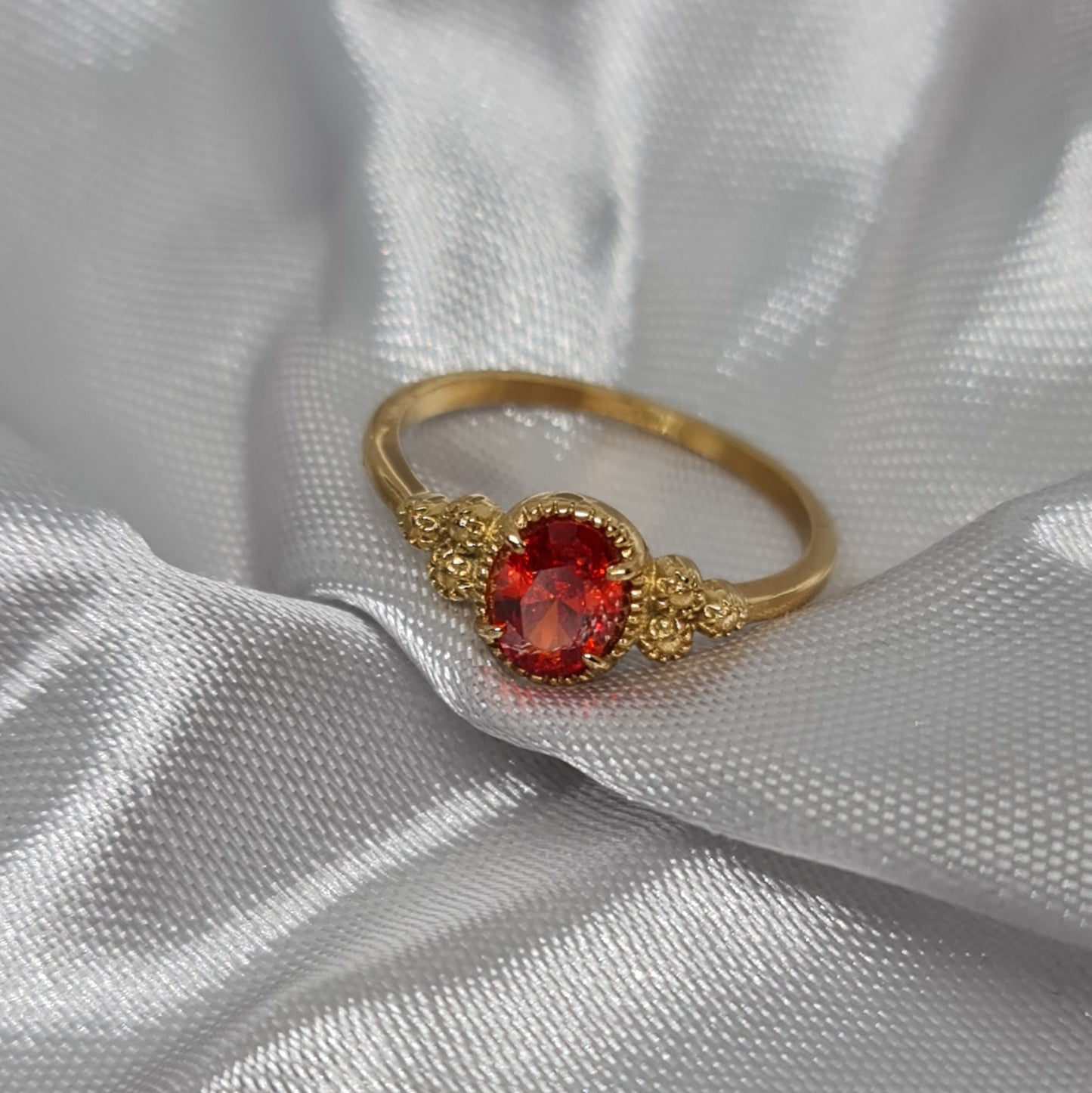 BRITTANY || Anillo gema roja